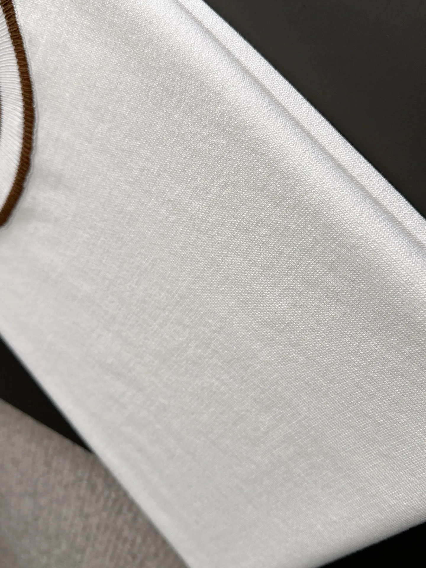 🅿️320 shipped next day, high quality Stone Island 2025 spring and summer new men's round neck short-sleeved T-shirt. Made of combed cotton yarn knitted cotton fabric, pure cotton high-weight special yarn, it feels full when weighed, and the upper body is more textured than ordinary T-shirts. This texture can cope with the weather easily, suitable for both hot and cold! The pattern on the chest adopts three-dimensional embroidery technology, and is perfectly produced stitch by stitch with reference to the original version! Loose fit design, looks noble. Size: M to XXXL